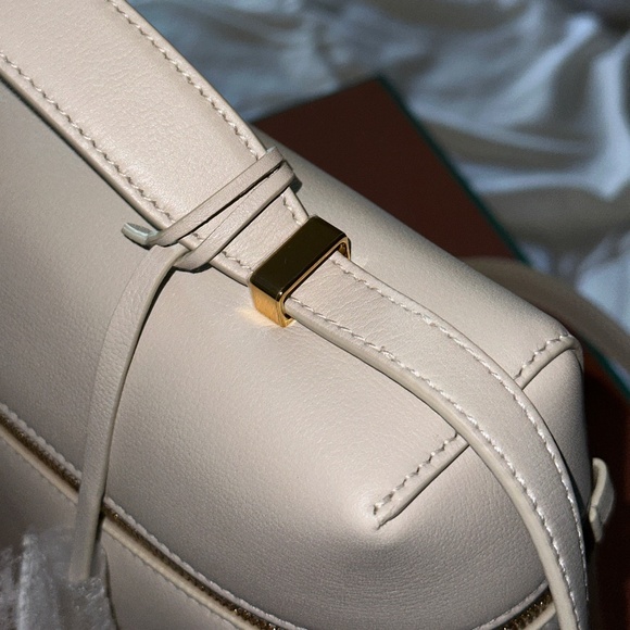 NEW Loro Piana Extra Bag L27 Linen Calf in Light Travertine/Sun Gold - Picture 12 of 15